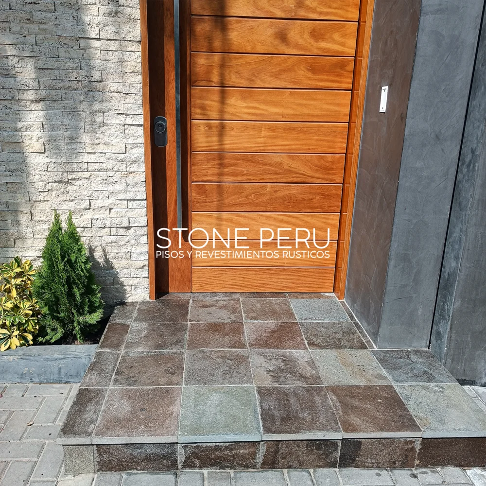 Revestimiento de Baldosa Talamoye instalado en obra. Stone Peru.