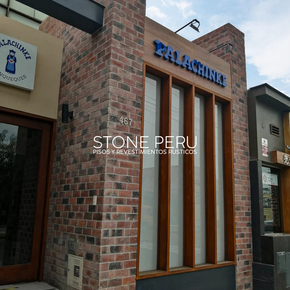Revestimiento de Ladrillo Rococho Rusticolor instalado en obra. Stone Peru.